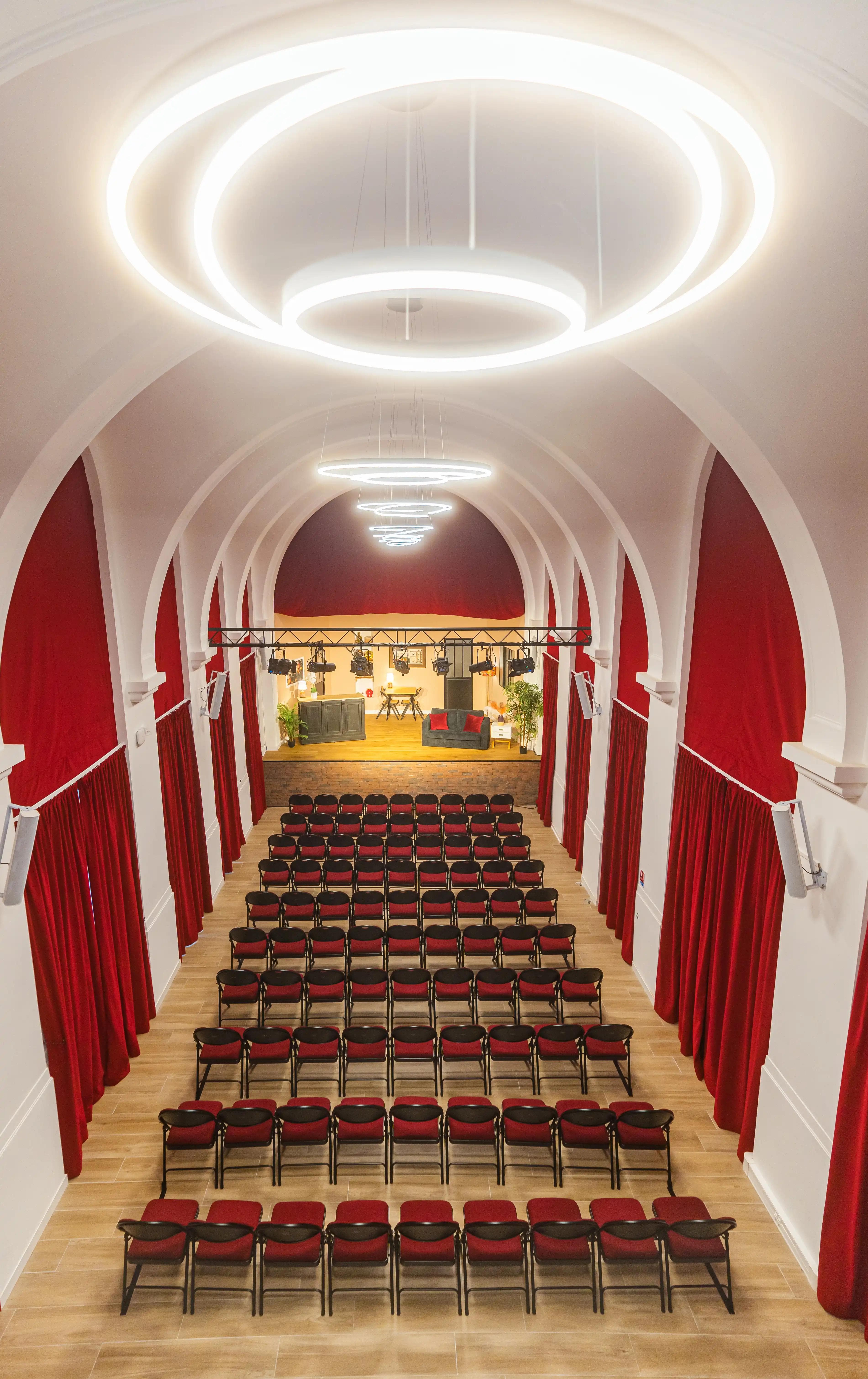 Bibi image en bas La salle de spectacle du Théâtre de Bibi vu du haut