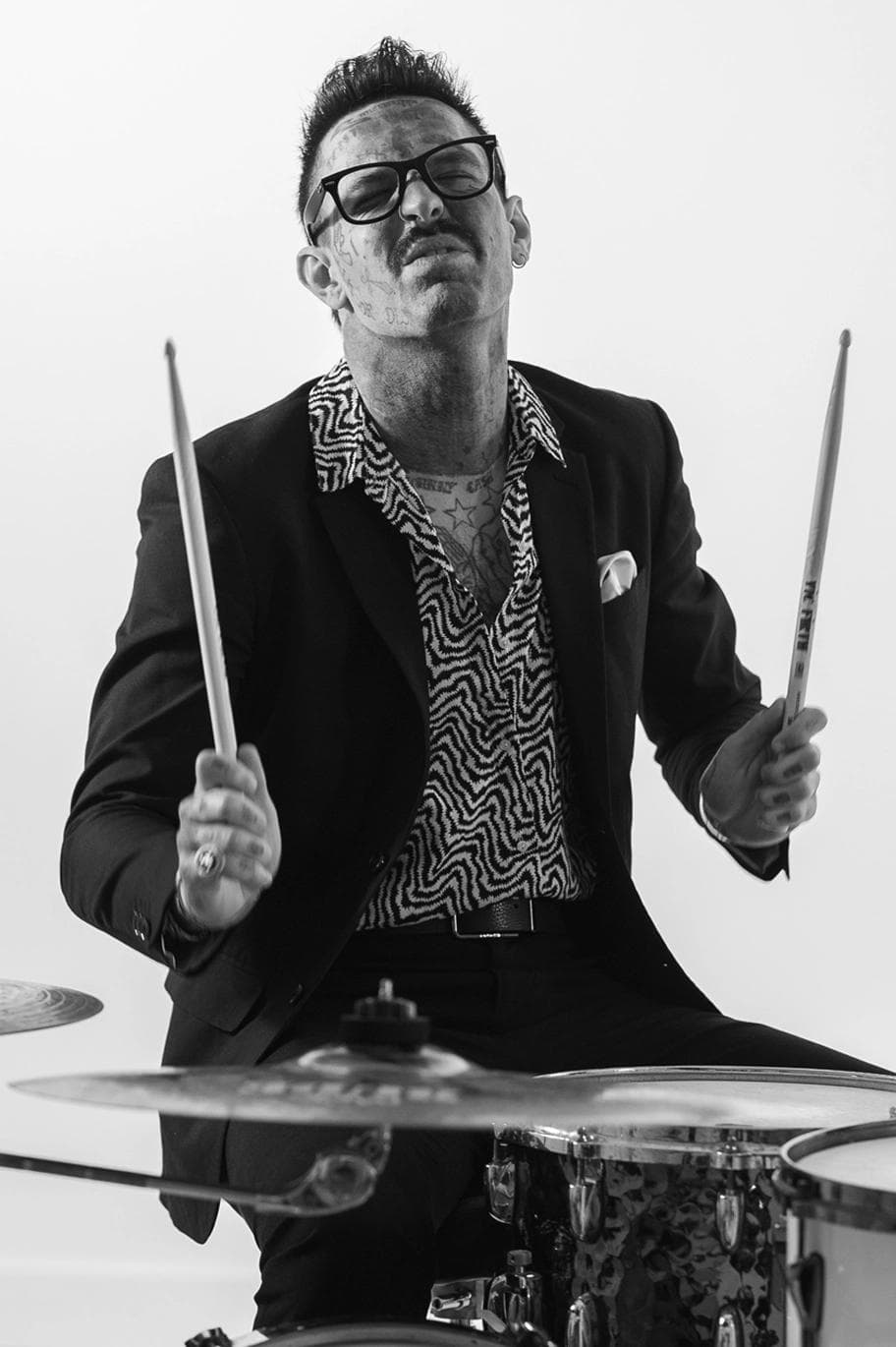 Jock Alva à la batterie Jock Alva à la batterie